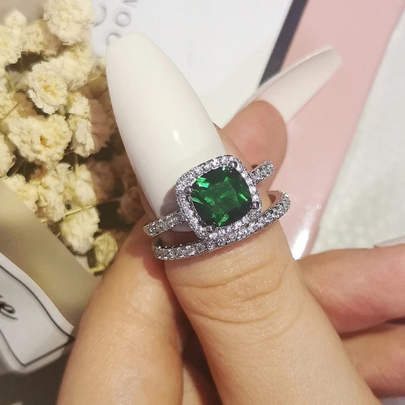 New Silver 925 Square Green Diamond Ring - Picture 2 of 2